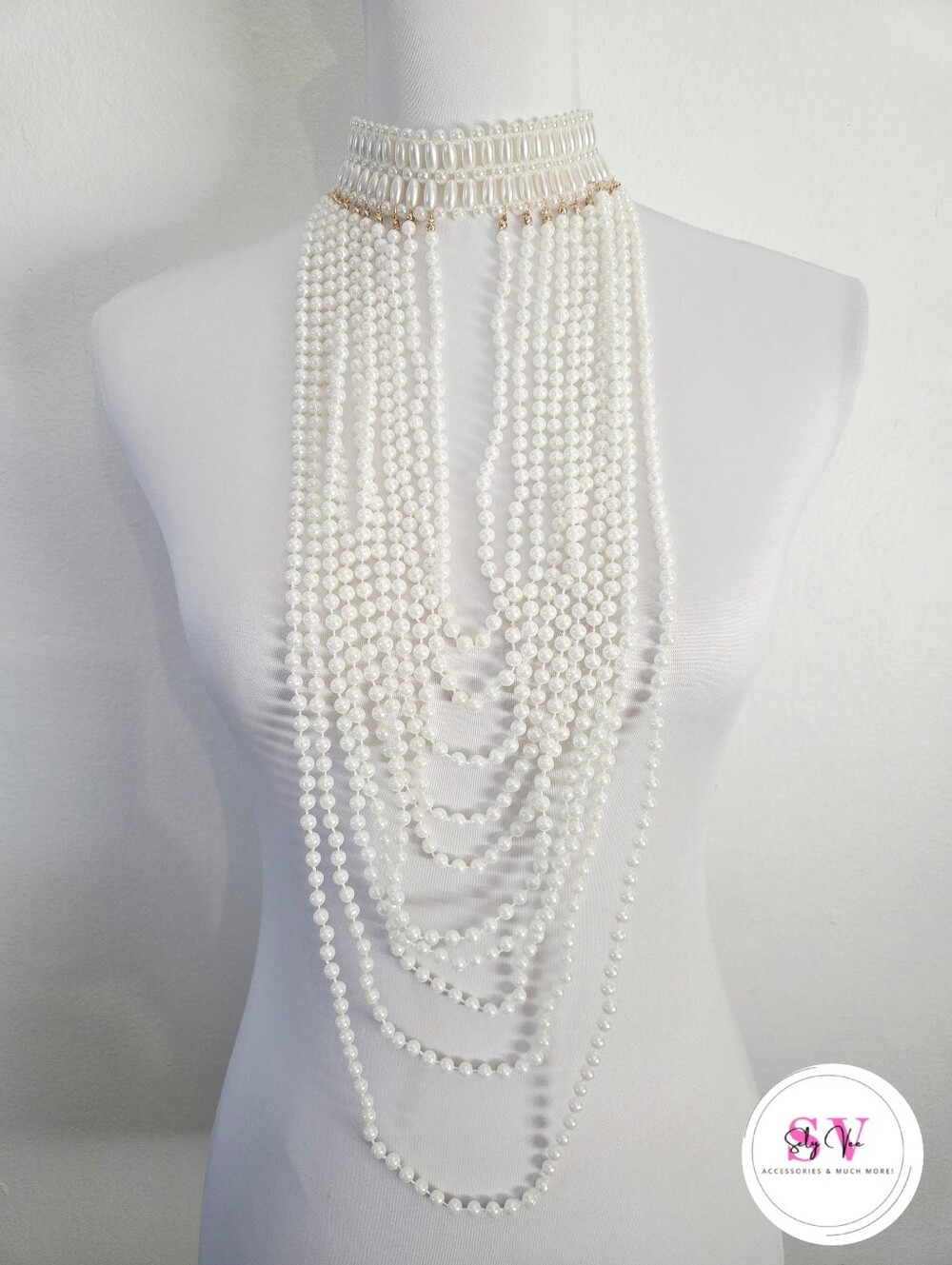 White pearl choker necklace with gold accents